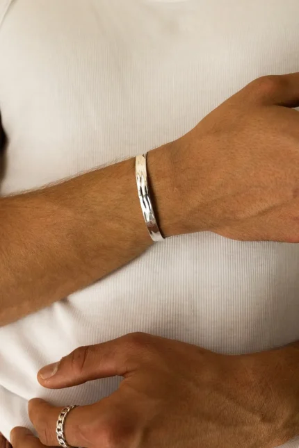 CAINTÈ HAMMERED BRACELET