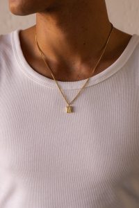 VELAR NECKLACE